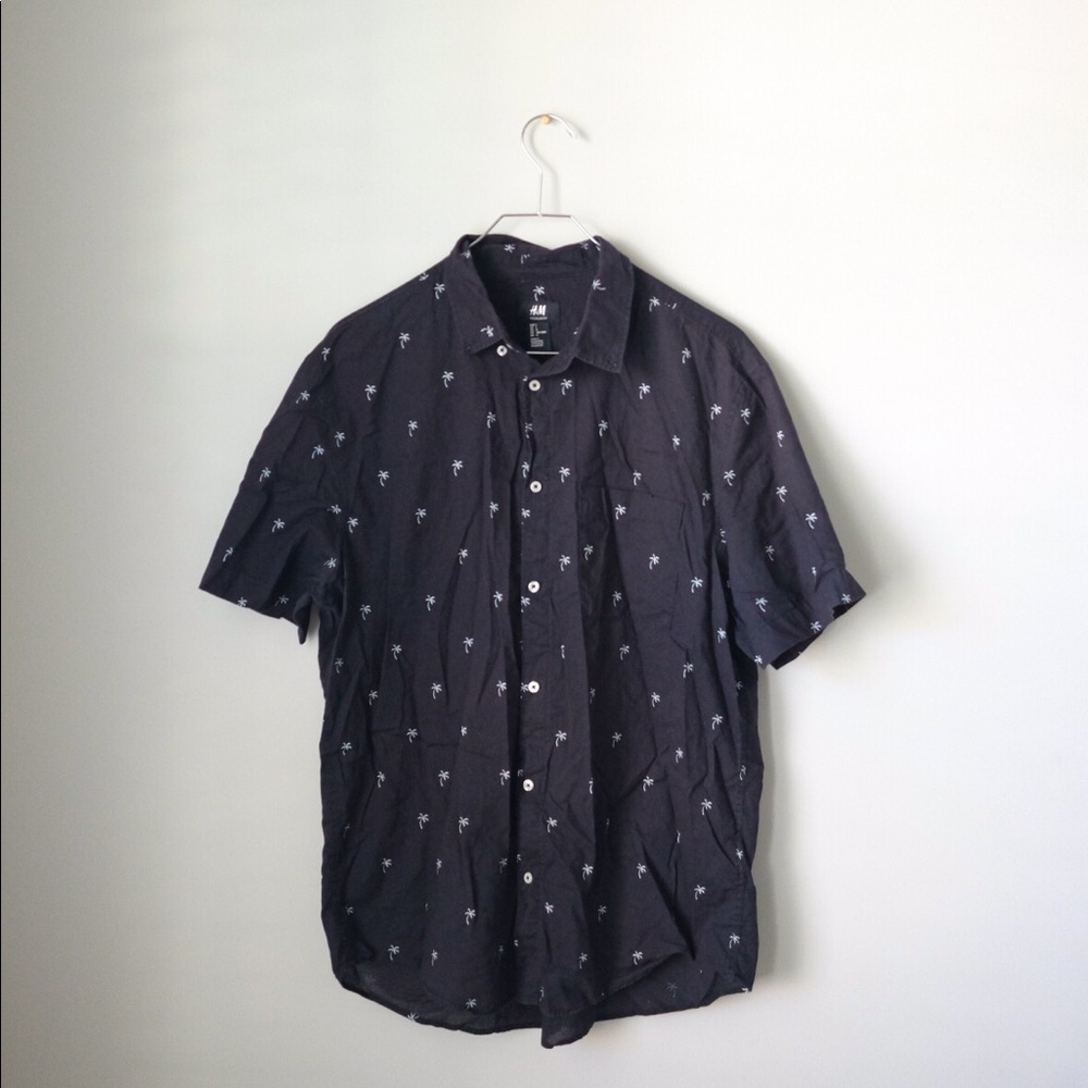 Black with white palm tree pattern short sleeve